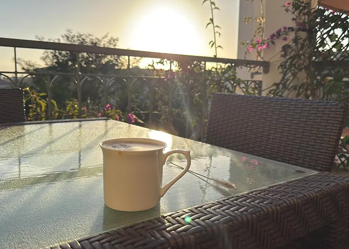 Amazing 2 Bedroom Apartment Near Beach With Pool
