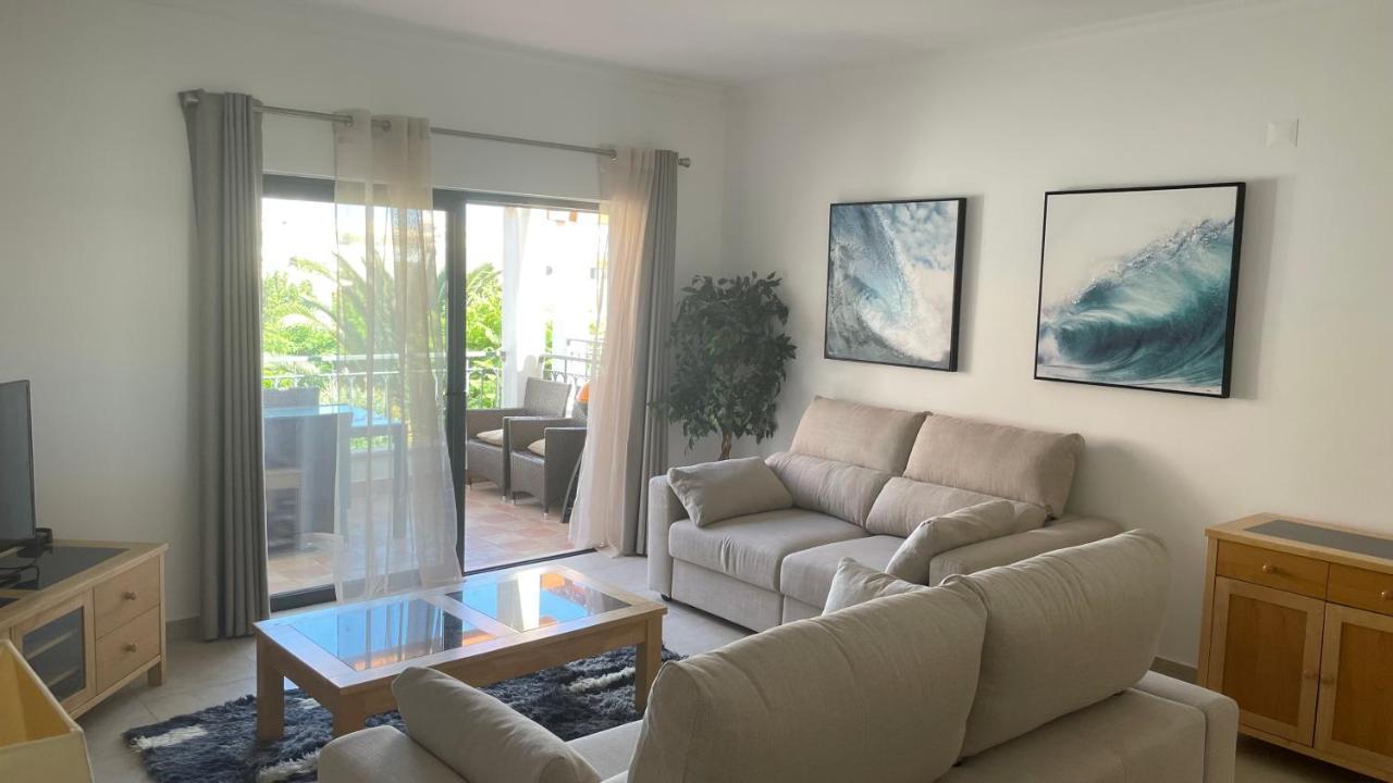Amazing 2 Bedroom Near With Pool