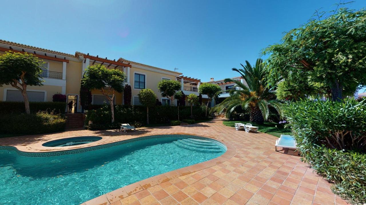 Amazing 2 Bedroom Near With Pool *