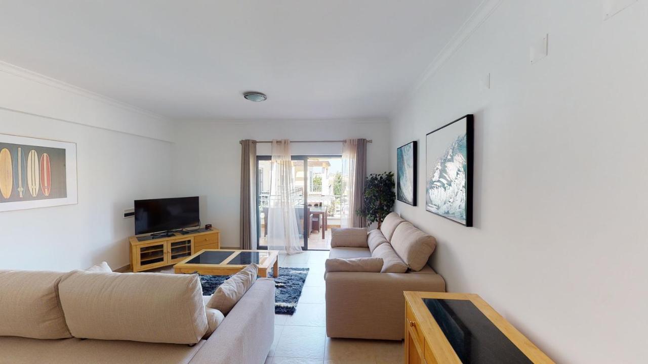 Amazing 2 Bedroom Near With Pool Apartment *