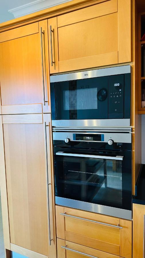 Amazing 2 Bedroom Near With Pool Apartment *