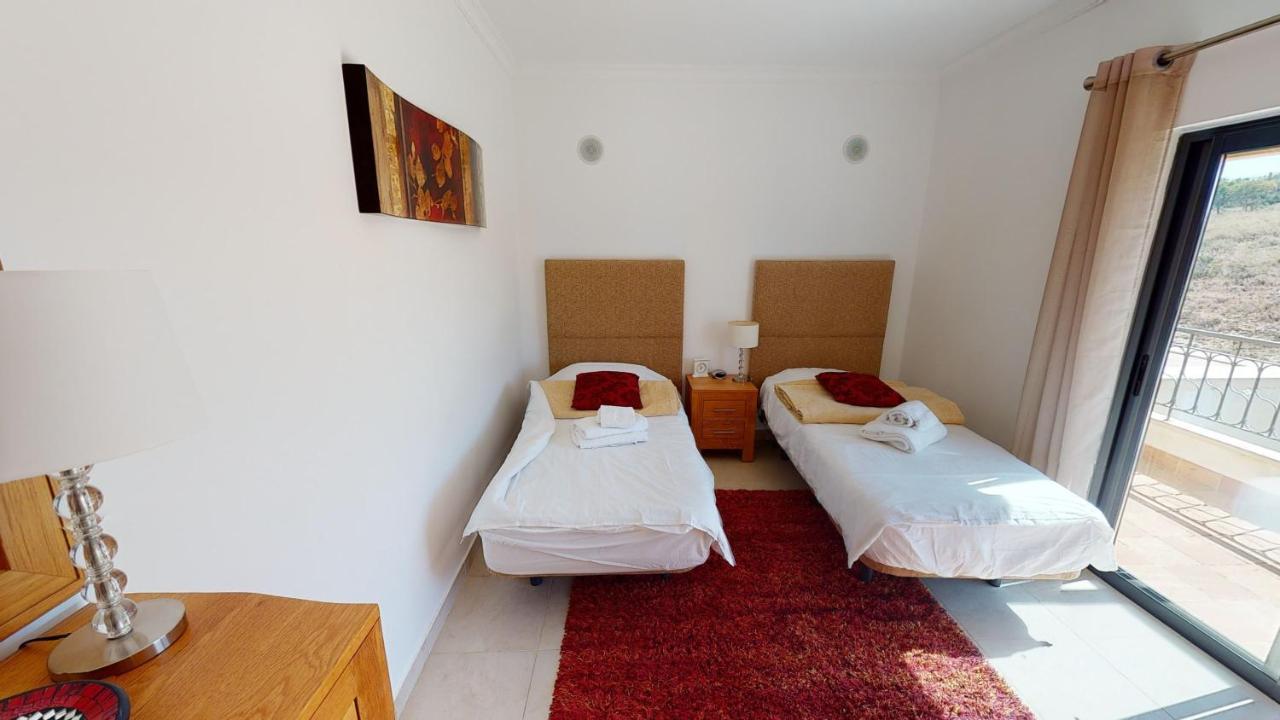 Apartment Amazing 2 Bedroom Near With Pool *