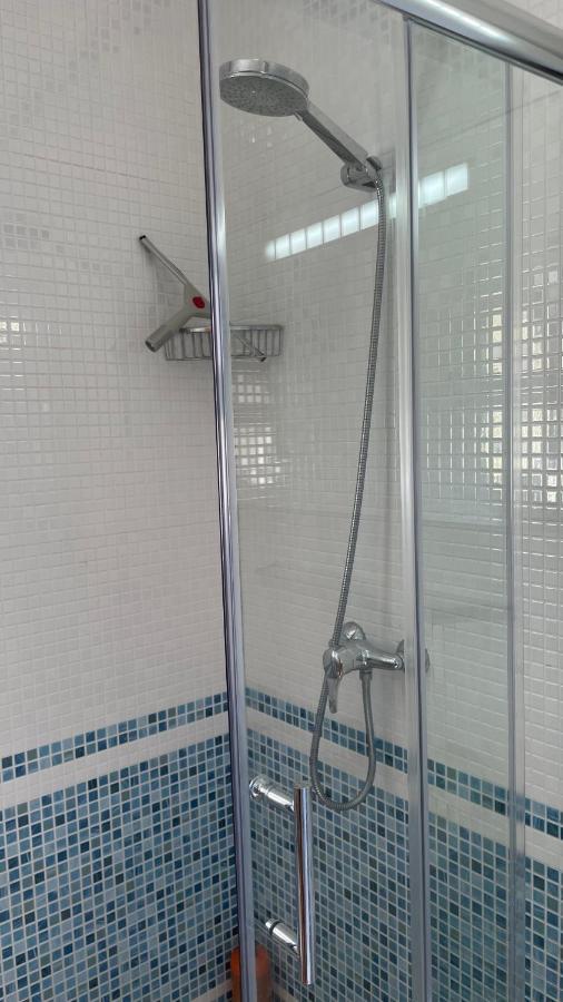 Amazing 2 Bedroom Near With Pool Apartament