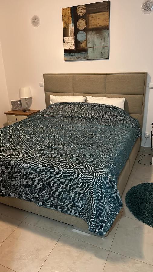 Amazing 2 Bedroom Near With Pool