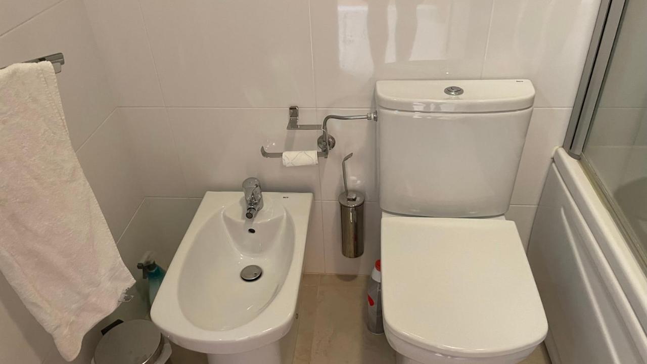 Amazing 2 Bedroom Near With Pool Apartament